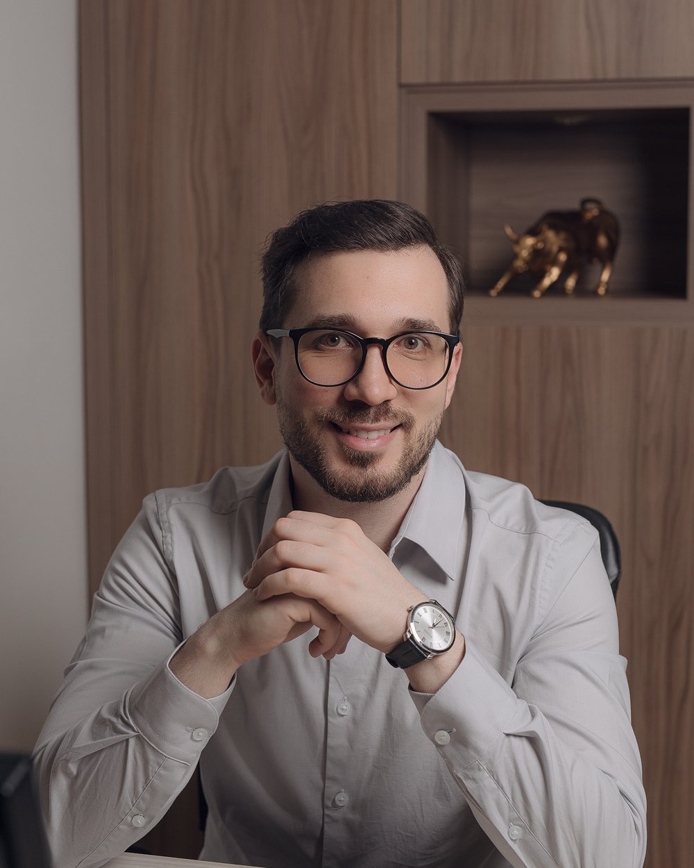 Rafael Radaelli, consultor de investimentos CNPI, no escritório em Pato Branco-PR